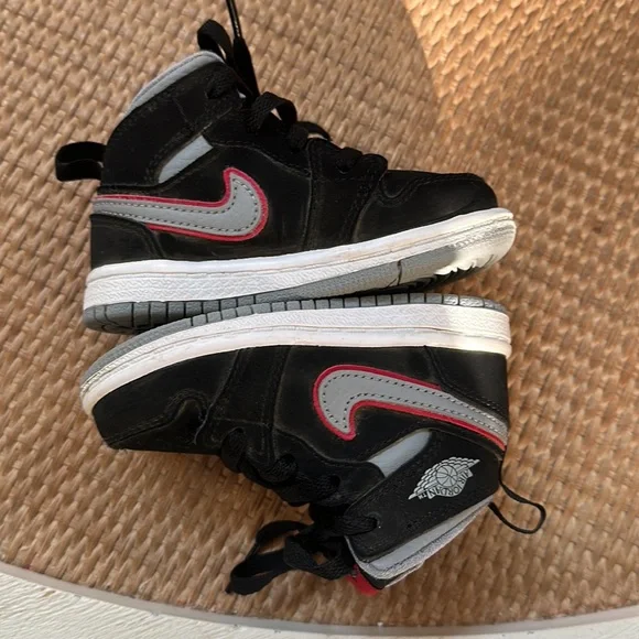 Air Jordan 1 Mid GS Black Particle Grey Shoes - Picture 5 of 7